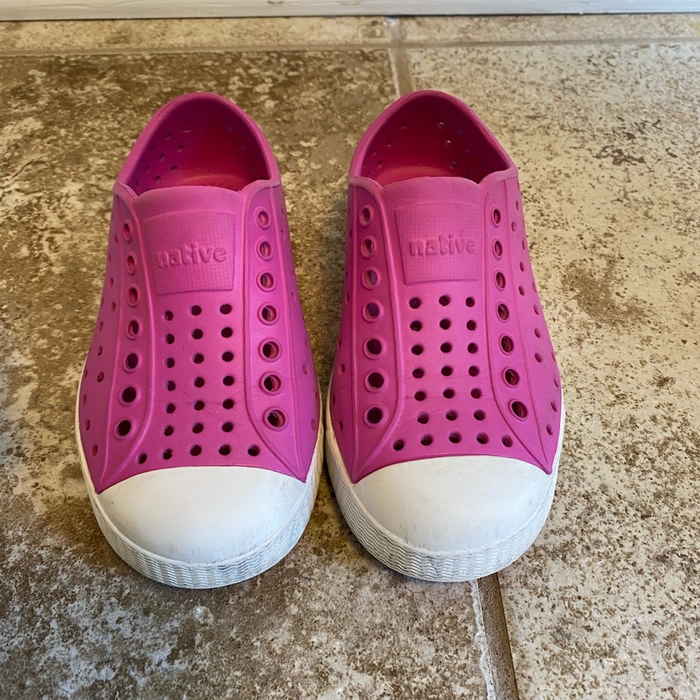 Native Jefferson Pink Shoes C9